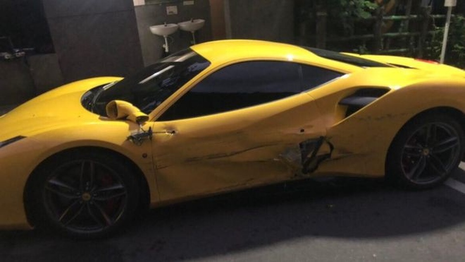 Đâm hỏng 3 siêu xe Ferrari, chàng trai nghèo được quyên góp tiền để đền bù thiệt hại - 3 Đâm hỏng 3 siêu xe Ferrari, chàng trai nghèo được quyên góp tiền để đền bù thiệt hại - 3