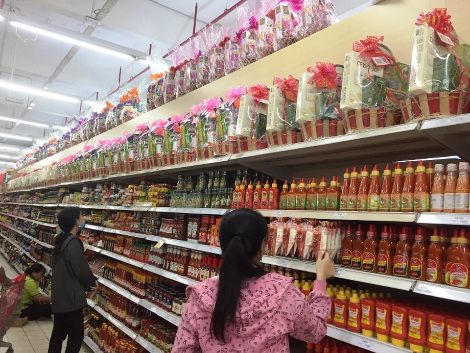 Thị trường giỏ quà Tết: “Thượng vàng hạ cám”, giá nào cũng có - Ảnh 1. Thị trường giỏ quà Tết: “Thượng vàng hạ cám”, giá nào cũng có - Ảnh 1.