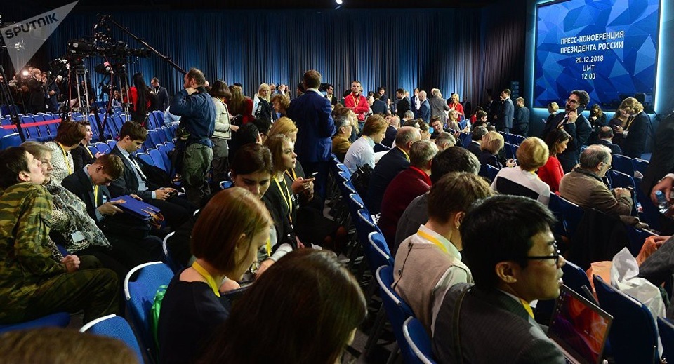 
Các phóng viên sẵn sàng cho cuộc họp báo với Tổng thống Putin. (Ảnh: Sputnik)
