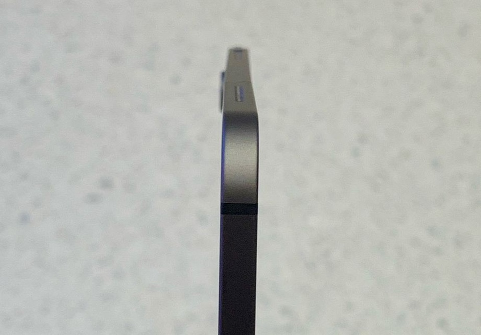 Một số iPad Pro bị cong ngay khi mở hộp, Apple khẳng định điều đó là... bình thường - 1 Một số iPad Pro bị cong ngay khi mở hộp, Apple khẳng định điều đó là... bình thường - 1
