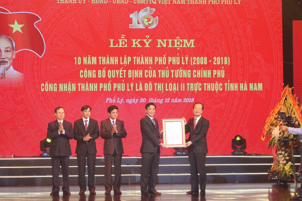 Công bố Quyết định của Thủ tướng công nhận Phủ Lý là đô thị loại II - Ảnh 1. Công bố Quyết định của Thủ tướng công nhận Phủ Lý là đô thị loại II - Ảnh 1.