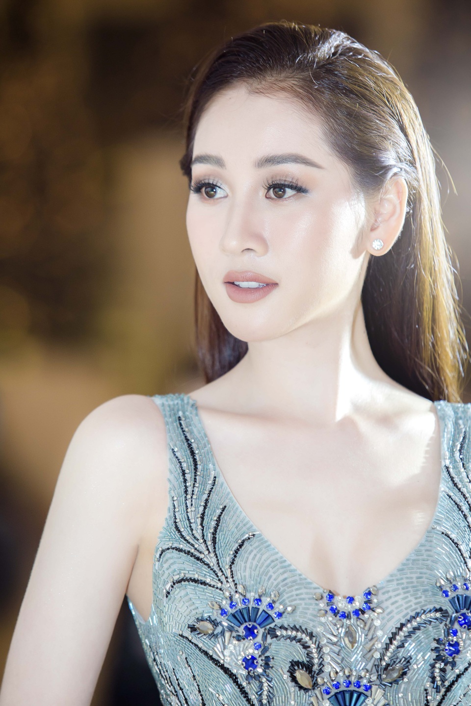 Cô chú tâm vào kinh doanh một thương hiệu thời trang hiện phân phối tại Mỹ cùng với việc kinh doanh theo xu hướng giới trẻ đang theo đuổi: homestay.