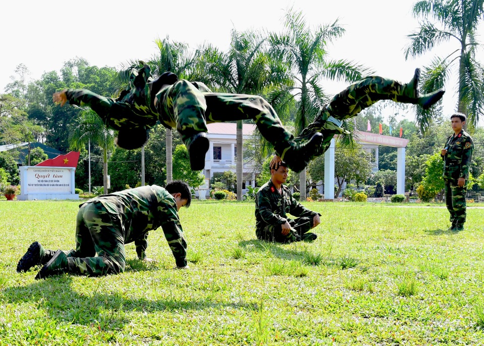 Khổ luyện ở Ba mốt - Ảnh 10.
