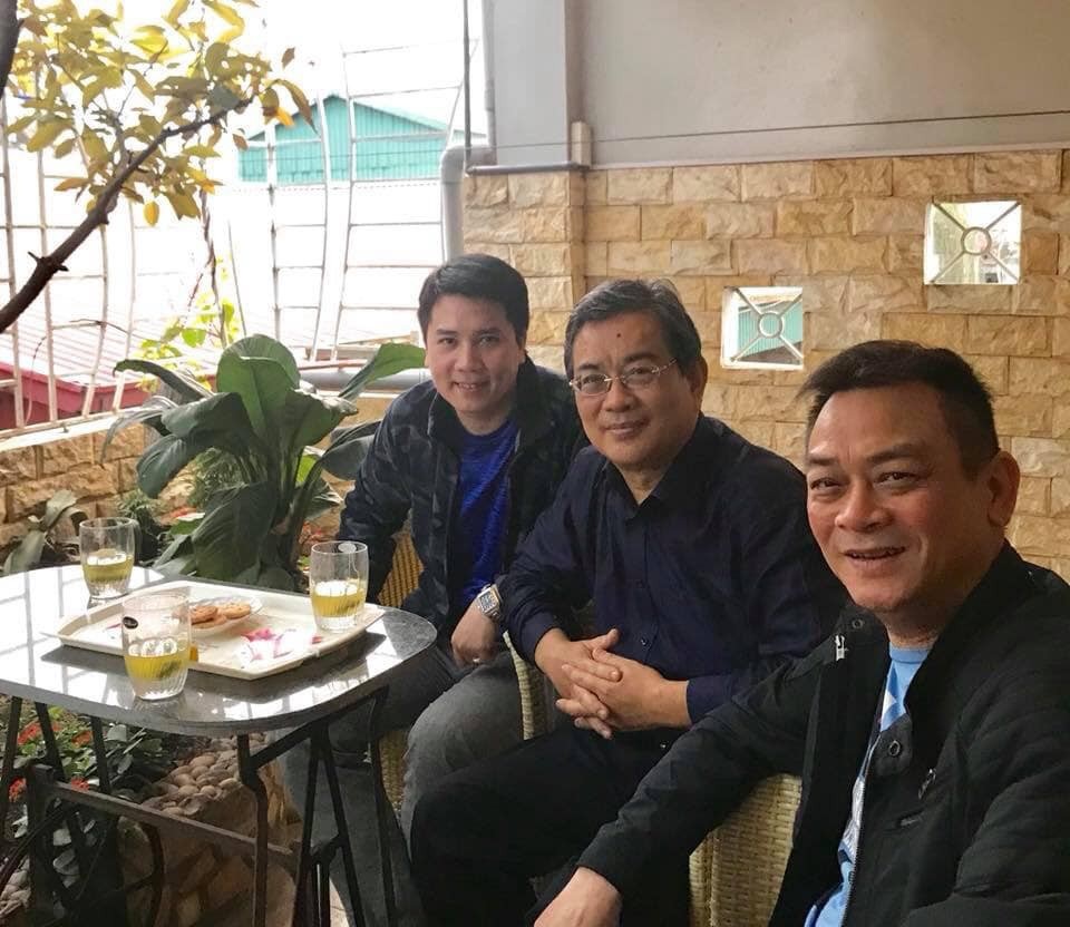 “Tạo hoá thật bất công khi để người đầu bạc phải tiễn người đầu xanh” - 5 Nghệ sĩ Anh Tú, nghệ sĩ Trương Nhuận và nghệ sĩ Tùng Linh tại nhà riêng nghệ sĩ Trương Nhuận.