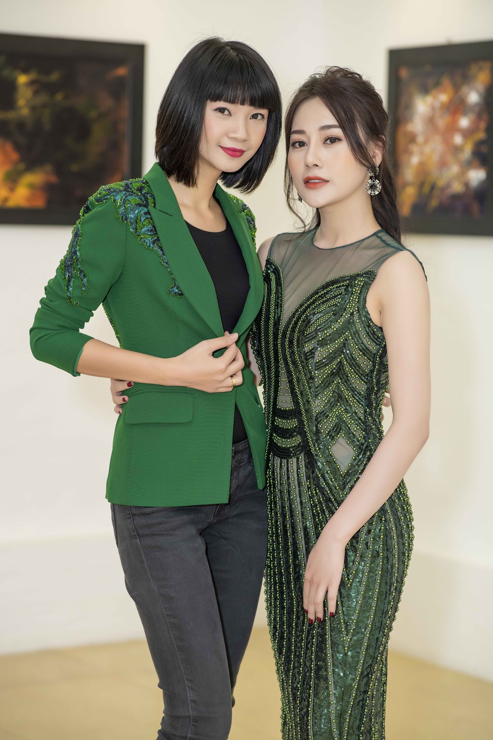 Phương Oanh, Vân "Hugo"... ngỡ ngàng về triển lãm tranh của Cao Minh Tiến - 7 Phương Oanh, Vân "Hugo"... ngỡ ngàng về triển lãm tranh của Cao Minh Tiến - 7