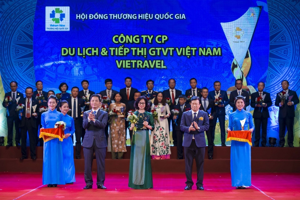 Hãng lữ hành vinh dự lần thứ 4 liên tiếp đạt giải “Thương hiệu quốc gia” - Ảnh 1. Hãng lữ hành vinh dự lần thứ 4 liên tiếp đạt giải “Thương hiệu quốc gia” - Ảnh 1.