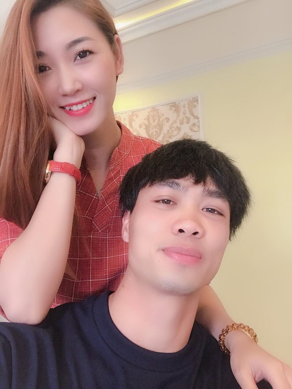 Sự thật về cô gái chụp ảnh thân mật với Công Phượng - Ảnh 2. Sự thật về cô gái chụp ảnh thân mật với Công Phượng - Ảnh 2.