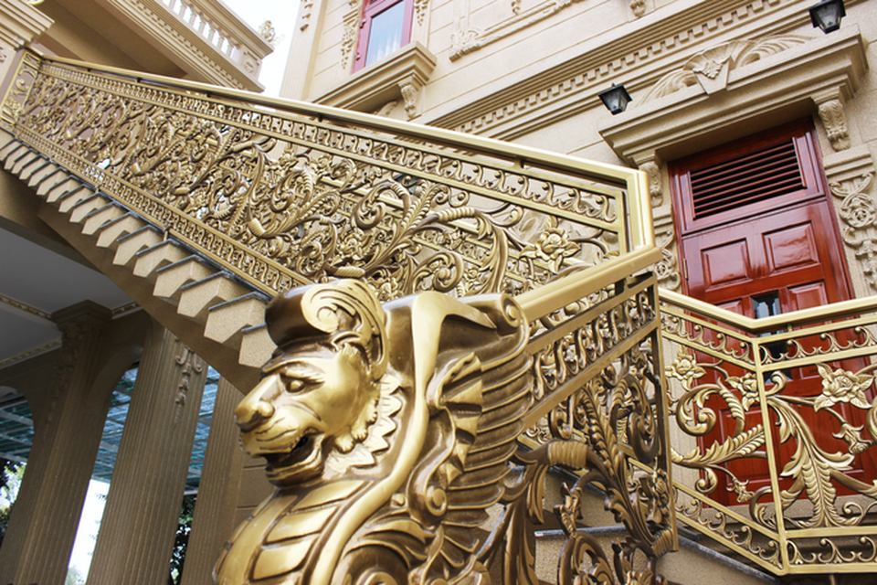 Sự thật về gia chủ và căn biệt thự dát toàn vàng ở Bà Rịa - Vũng Tàu - Ảnh 5. Sự thật về gia chủ và căn biệt thự dát toàn vàng ở Bà Rịa - Vũng Tàu - Ảnh 5.