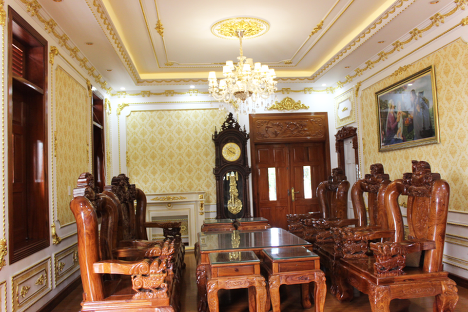 Sự thật về gia chủ và căn biệt thự dát toàn vàng ở Bà Rịa - Vũng Tàu - Ảnh 6. Sự thật về gia chủ và căn biệt thự dát toàn vàng ở Bà Rịa - Vũng Tàu - Ảnh 6.