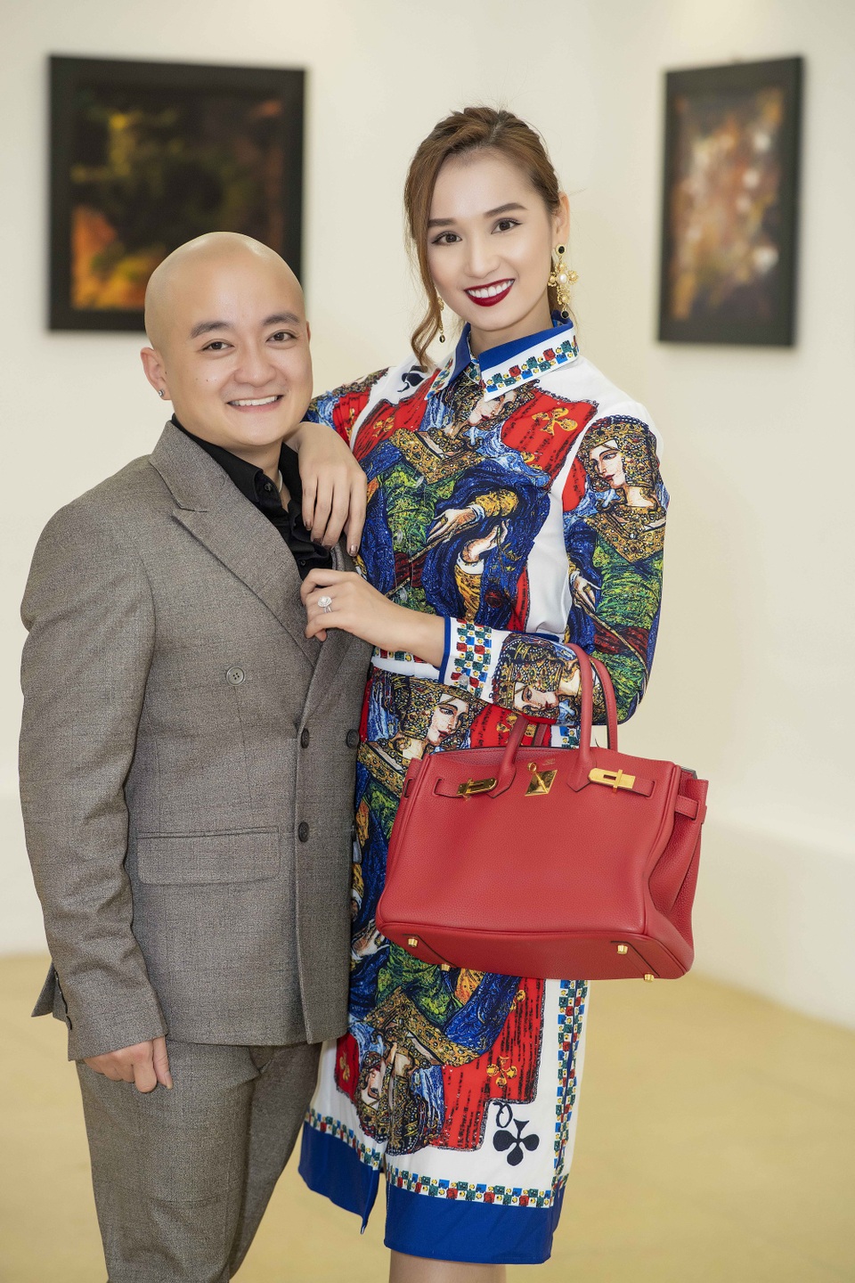 Phương Oanh, Vân "Hugo"... ngỡ ngàng về triển lãm tranh của Cao Minh Tiến - 4 Phương Oanh, Vân "Hugo"... ngỡ ngàng về triển lãm tranh của Cao Minh Tiến - 4