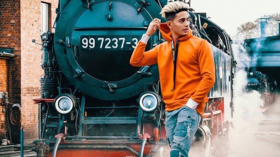 Hot blogger điển trai đột tử ở tuổi 21 - Ảnh 5. Hot blogger điển trai đột tử ở tuổi 21 - Ảnh 5.
