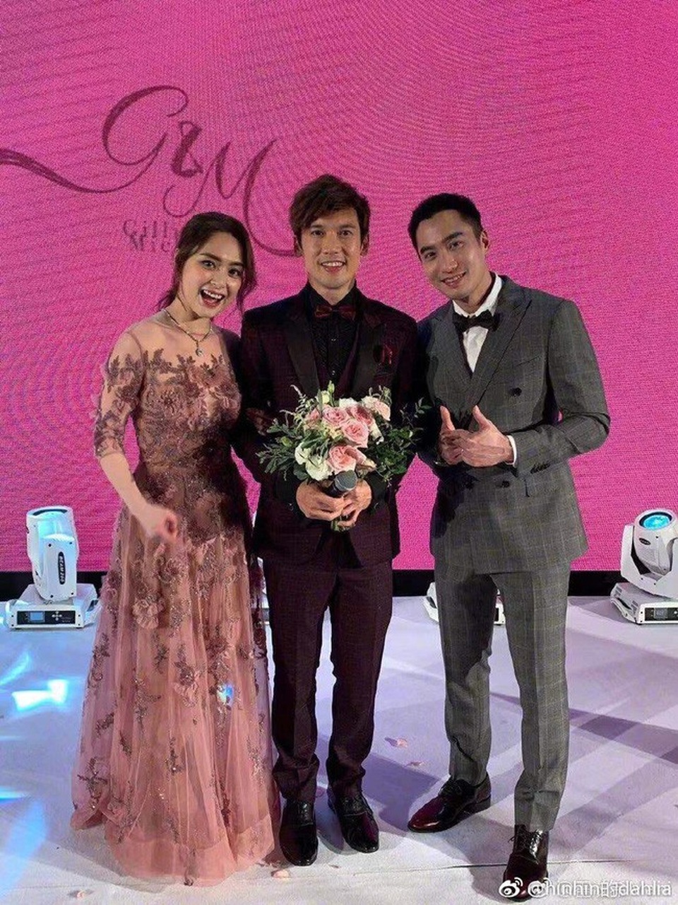 Chung Hân Đồng diện ba chiếc váy tuyệt đẹp trong hôn lễ tại Hồng Kong - Ảnh 10. Chung Hân Đồng diện ba chiếc váy tuyệt đẹp trong hôn lễ tại Hồng Kong - Ảnh 10.