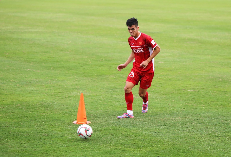 Vắng HLV Park Hang Seo, đội tuyển Việt Nam vẫn miệt mài tập luyện - Ảnh 5.