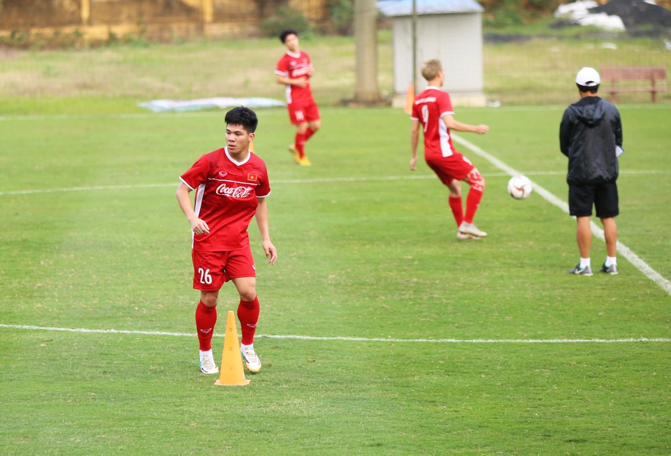 Vắng HLV Park Hang Seo, đội tuyển Việt Nam vẫn miệt mài tập luyện - Ảnh 6.