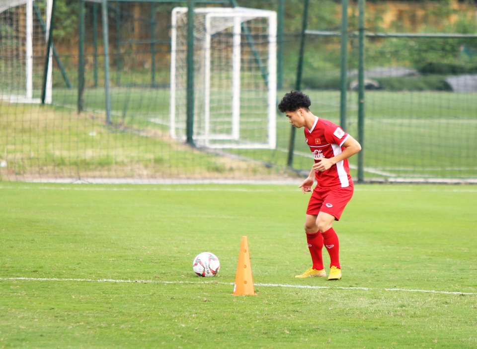 Vắng HLV Park Hang Seo, đội tuyển Việt Nam vẫn miệt mài tập luyện - Ảnh 7.