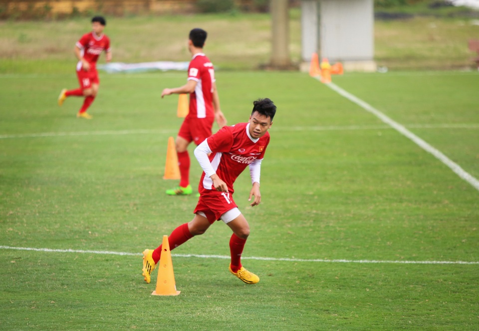 Vắng HLV Park Hang Seo, đội tuyển Việt Nam vẫn miệt mài tập luyện - Ảnh 8.