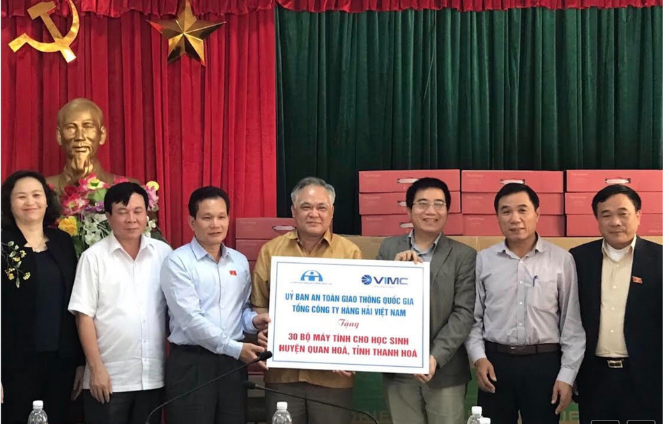 Tặng 30 bộ máy tính cho trường học miền núi Thanh Hoá phát sinh nghèo vì mưa lũ - Ảnh 1. Tặng 30 bộ máy tính cho trường học miền núi Thanh Hoá phát sinh nghèo vì mưa lũ - Ảnh 1.