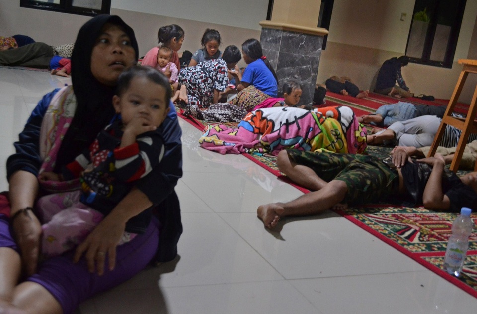 Sóng thần tấn công Indonesia, ít nhất 62 người chết - Ảnh 5. Sóng thần tấn công Indonesia, ít nhất 62 người chết - Ảnh 5.