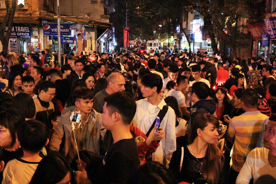 Không khí vui chơi Noel rộn ràng cả nước - Ảnh 3. Không khí vui chơi Noel rộn ràng cả nước - Ảnh 3.