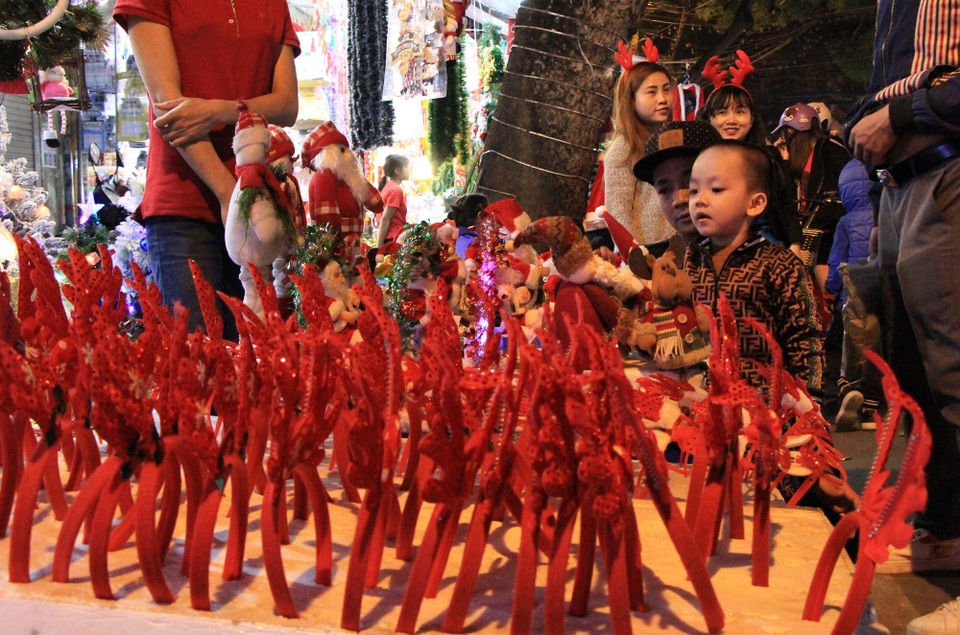 Không khí vui chơi Noel rộn ràng cả nước - Ảnh 7. Không khí vui chơi Noel rộn ràng cả nước - Ảnh 7.