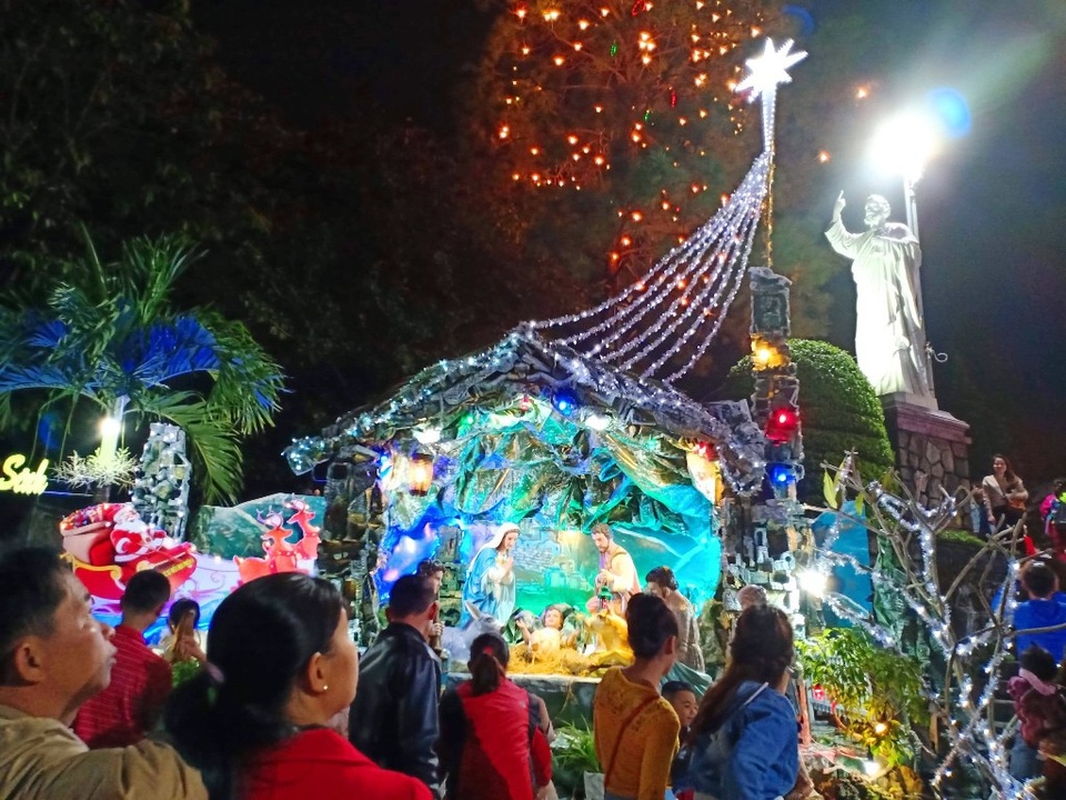 Không khí vui chơi Noel rộn ràng cả nước - Ảnh 26. Không khí vui chơi Noel rộn ràng cả nước - Ảnh 26.