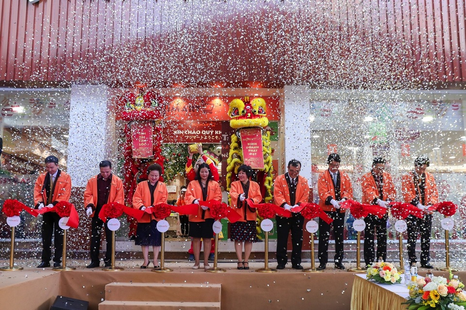 Tập đoàn BRG (Việt Nam) và Tập đoàn Sumitomo (Nhật Bản) khai trương siêu thị đầu tiên tại Việt Nam mang tên FujiMart - Ảnh 1.