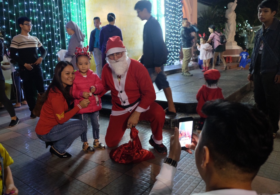 Không khí vui chơi Noel rộn ràng cả nước - Ảnh 17. Không khí vui chơi Noel rộn ràng cả nước - Ảnh 17.