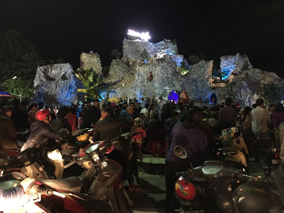 Không khí vui chơi Noel rộn ràng cả nước - Ảnh 14. Không khí vui chơi Noel rộn ràng cả nước - Ảnh 14.
