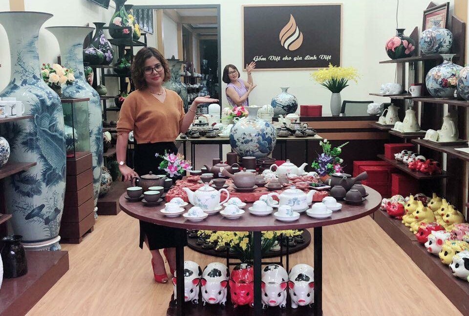 Lan tỏa tinh hoa gốm sứ Bát Tràng nơi đất Tổ - Ảnh 2. Lan tỏa tinh hoa gốm sứ Bát Tràng nơi đất Tổ - Ảnh 2.