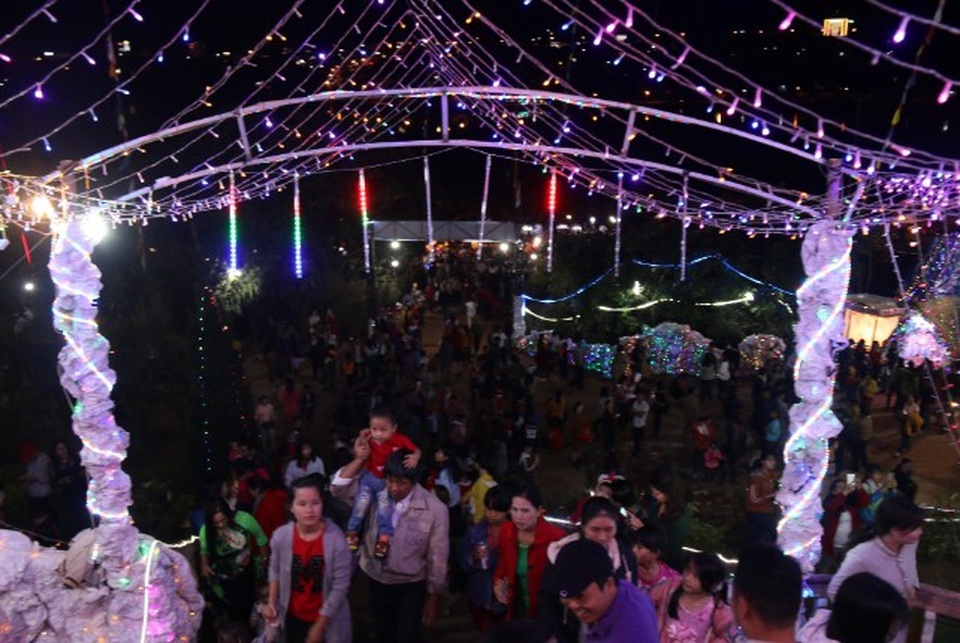 Không khí vui chơi Noel rộn ràng cả nước - Ảnh 28. Không khí vui chơi Noel rộn ràng cả nước - Ảnh 28.