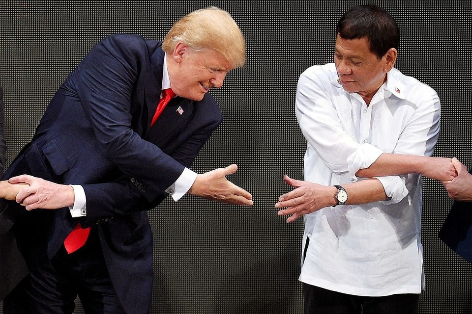 Philippines loay hoay mắc kẹt trong quan hệ Mỹ - Trung - Ảnh 1. Philippines loay hoay mắc kẹt trong quan hệ Mỹ - Trung - Ảnh 1.