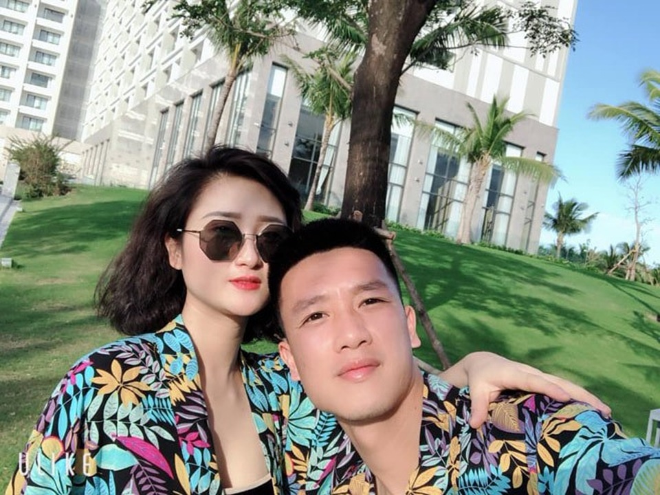 Tiền vệ Huy Hùng - cầu thủ chăm khoe ảnh bạn gái nhất tuyển Việt Nam - Ảnh 2. Tiền vệ Huy Hùng - cầu thủ chăm khoe ảnh bạn gái nhất tuyển Việt Nam - Ảnh 2.