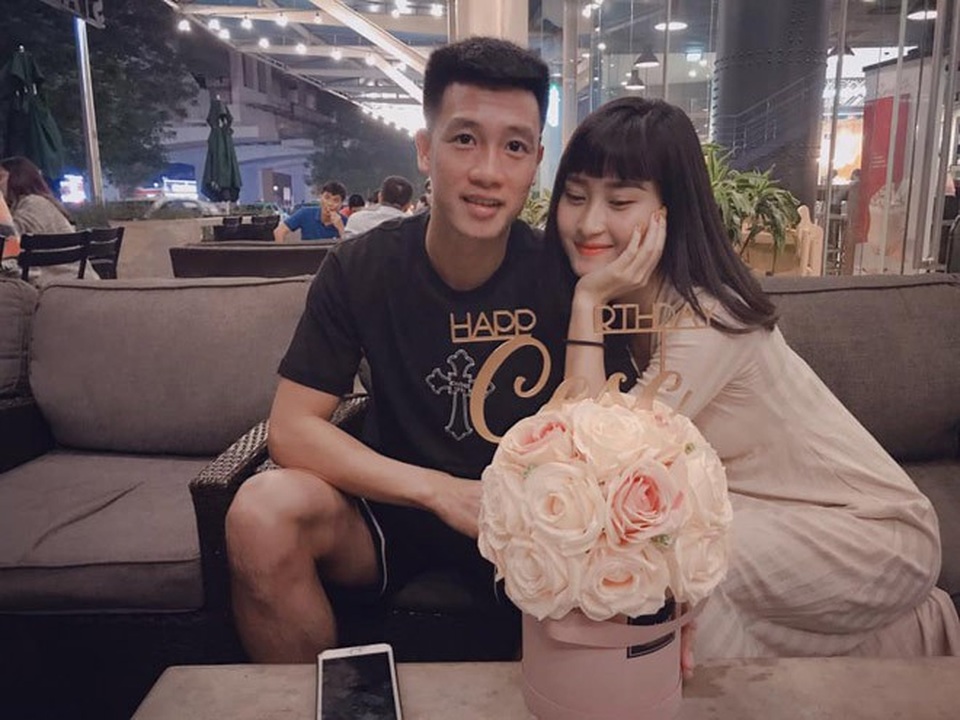 Tiền vệ Huy Hùng - cầu thủ chăm khoe ảnh bạn gái nhất tuyển Việt Nam - Ảnh 4. Tiền vệ Huy Hùng - cầu thủ chăm khoe ảnh bạn gái nhất tuyển Việt Nam - Ảnh 4.