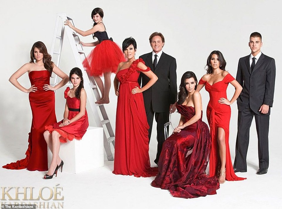 Ảnh Noel ấm cúng của gia đình Kardashian - Ảnh 8. Ảnh Noel ấm cúng của gia đình Kardashian - Ảnh 8.