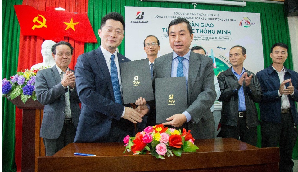 Bridgestone Việt Nam trao tặng 20 thùng rác thông minh cho thành phố Huế - Ảnh 1. Bridgestone Việt Nam trao tặng 20 thùng rác thông minh cho thành phố Huế - Ảnh 1.