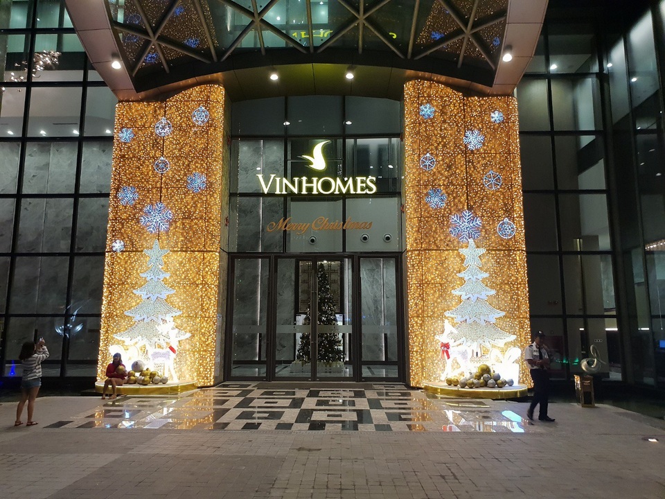 Các khu đô thị Vinhomes trang hoàng rực rỡ đón Giáng sinh - Ảnh 2. Các khu đô thị Vinhomes trang hoàng rực rỡ đón Giáng sinh - Ảnh 2.