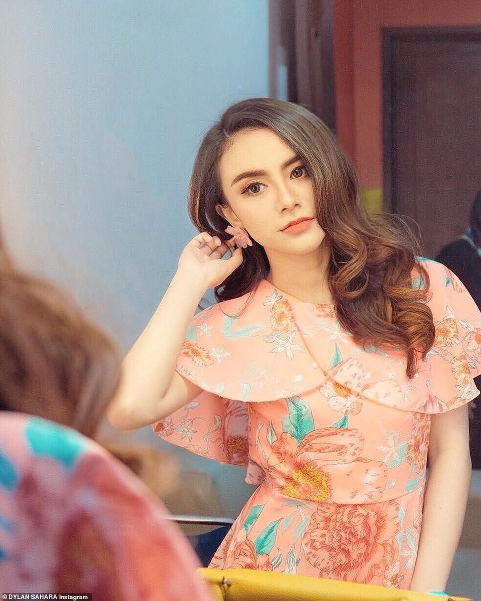 Nhóm nhạc Indonesia bị sóng thần cuốn trôi: Nam ca sĩ đau xót tiễn đưa vợ - Ảnh 8. Nhóm nhạc Indonesia bị sóng thần cuốn trôi: Nam ca sĩ đau xót tiễn đưa vợ - Ảnh 8.
