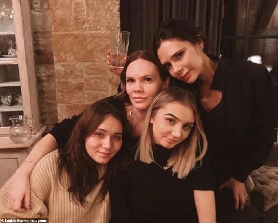 Giáng sinh đầm ấm của gia đình Beckham - Ảnh 2. Giáng sinh đầm ấm của gia đình Beckham - Ảnh 2.