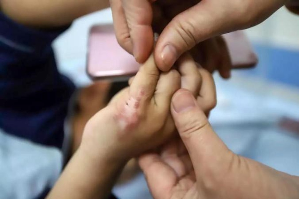 Dã man mẹ ghẻ ép con chồng uống thuốc tẩy  - Ảnh 3.