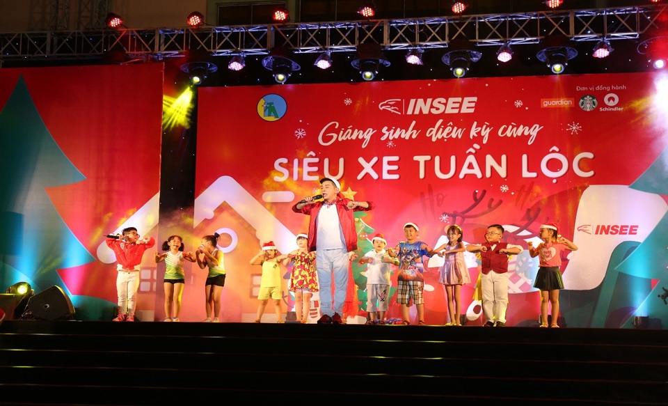 Siêu xe Tuần Lộc - Dự án Giáng Sinh hạnh phúc cho các em thiếu nhi - Ảnh 3. Siêu xe Tuần Lộc - Dự án Giáng Sinh hạnh phúc cho các em thiếu nhi - Ảnh 3.