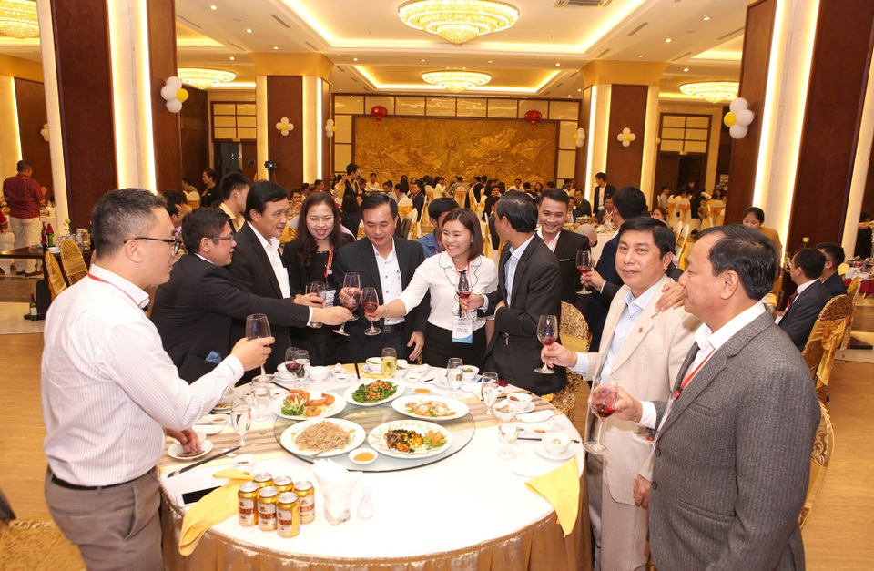 UBND Nghệ An chiêu đãi Kiều bào tại TP Vinh - Ảnh 3. UBND Nghệ An chiêu đãi Kiều bào tại TP Vinh - Ảnh 3.