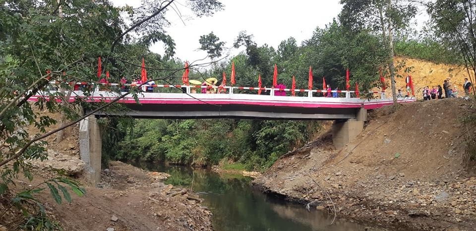 Náo nức niềm vui ngày khánh thành công trình cầu Dân trí thứ 15 tại Hà Giang - Ảnh 4. Náo nức niềm vui ngày khánh thành công trình cầu Dân trí thứ 15 tại Hà Giang - Ảnh 4.