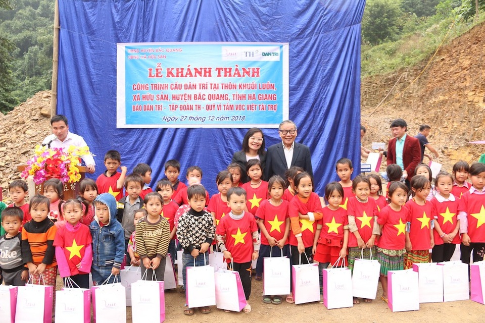 Náo nức niềm vui ngày khánh thành công trình cầu Dân trí thứ 15 tại Hà Giang - Ảnh 6. Náo nức niềm vui ngày khánh thành công trình cầu Dân trí thứ 15 tại Hà Giang - Ảnh 6.