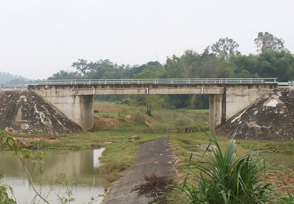 Hai cây cầu được thiết kế gồm 1 nhịp giản đơn dài 18m với số vốn đầu tư 20 tỷ đồng.