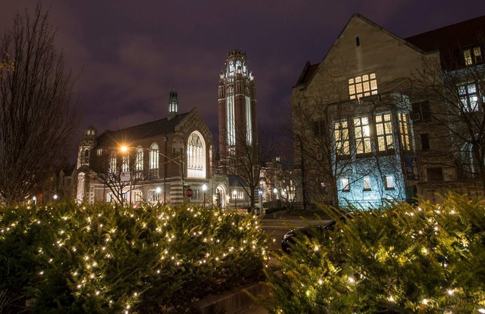 Ngay từ những năm đầu tiên ở Microsoft, Nadella đã gây ấn tượng mạnh với đồng nghiệp và các nhà quản lý của mình thường xuyên di chuyển mỗi cuối tuần từ cơ sở của Microsoft ở Redmond, Washington, cho đến trường Đại học Kinh doanh Chicago để hoàn tất chương trình MBA của mình.