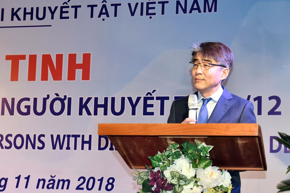 Tham gia sự kiện, còn có các đại biểu đến từ tổ chức, trường đào tạo người khuyết tật và các diễn giả trong lĩnh vực quyền lợi cho người khuyết tật.