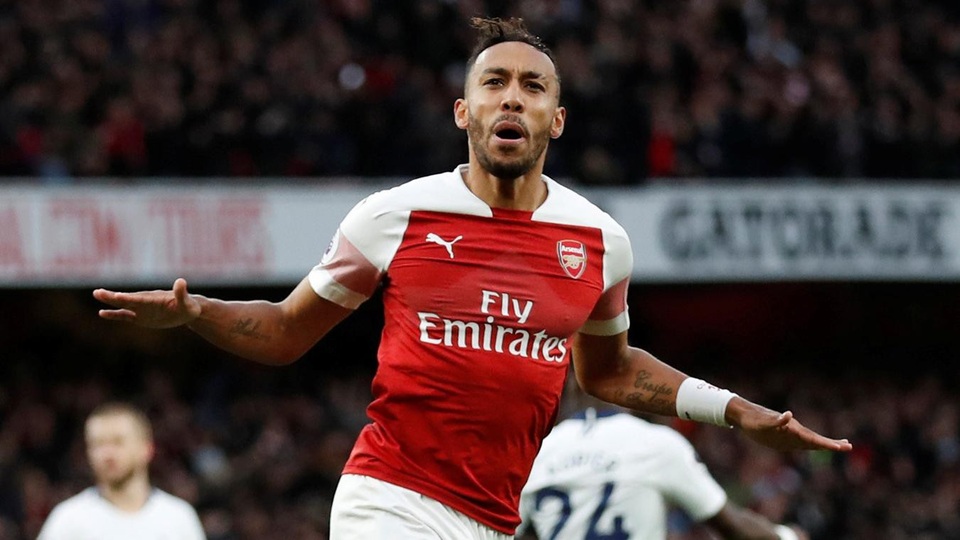Những khoảnh khắc Arsenal vùi dập Tottenham ở Emirates - 15
Aubameyang ghi bàn thắng thứ 10 ở Premier League, anh vươn lên dẫn đầu danh sách ghi bàn