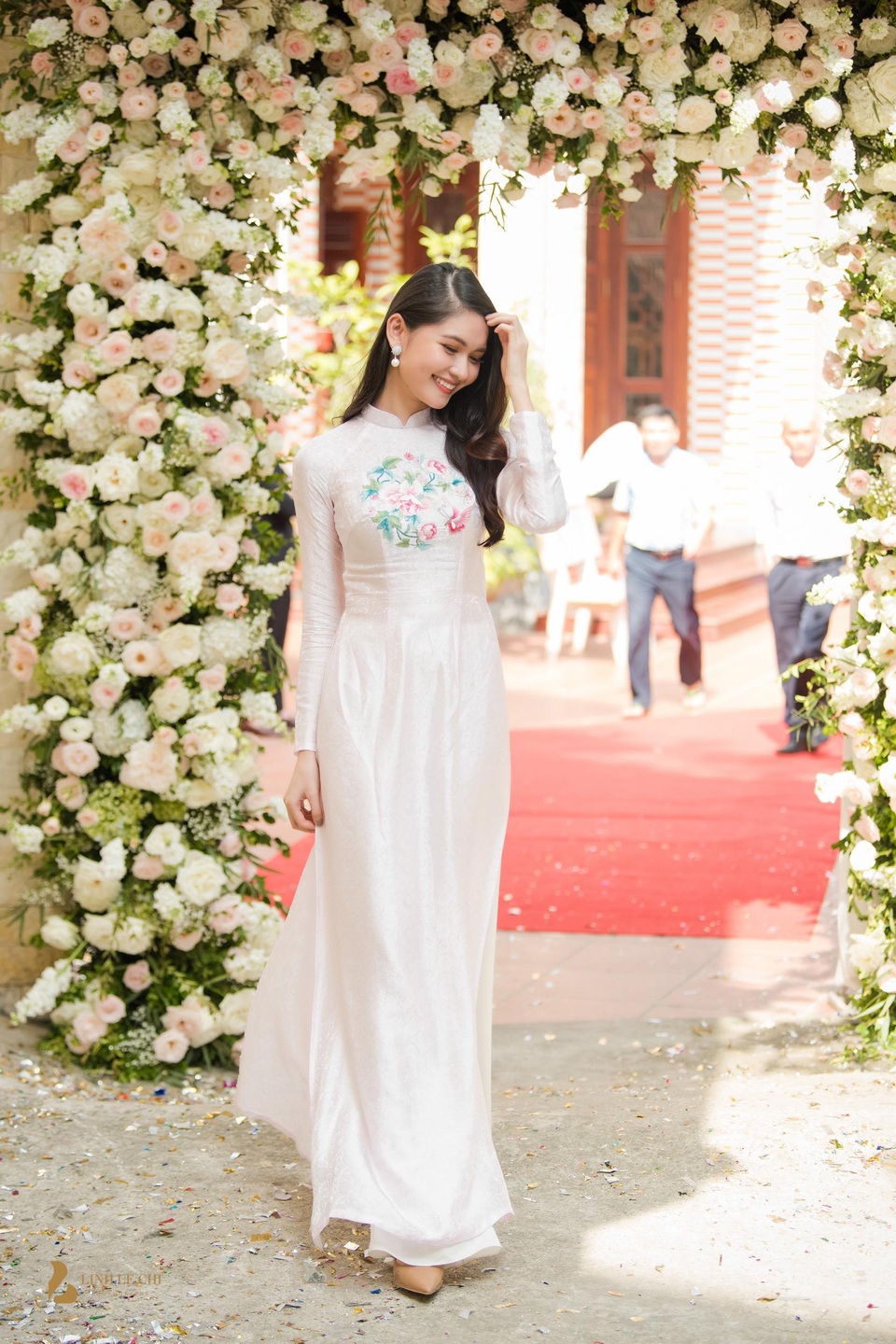 Thuỳ Dung bay từ TP.HCM ra để chúc mừng Thanh Tú.