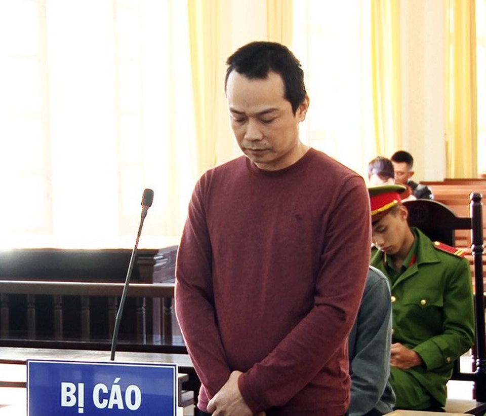 Cán bộ ngân hàng lừa đảo chiếm đoạt tài sản lĩnh án 12 năm tù - 1 Hoàng Nam Đến tại tòa