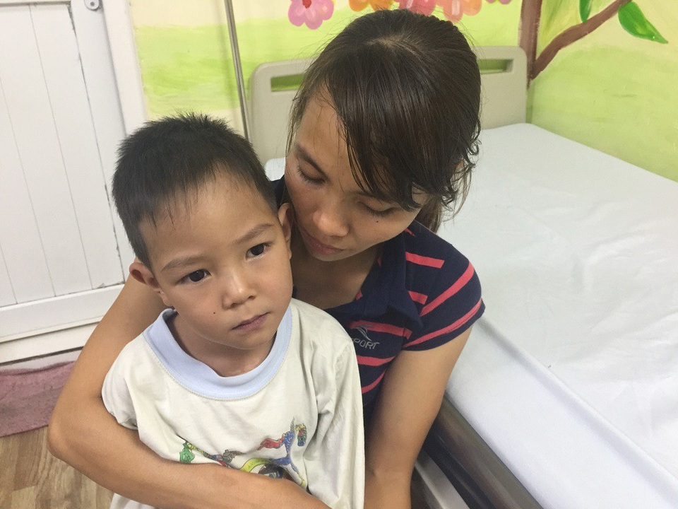 Cậu bé đang chờ đợi 1 phép màu.